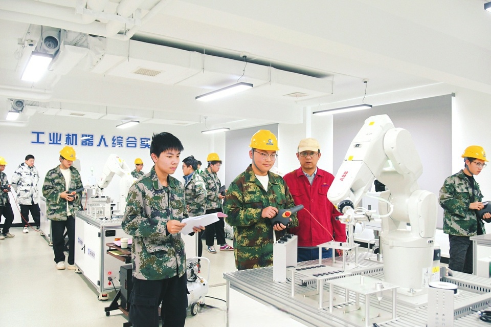 张北公共实训基地:以“数字孪生”模式铺就“技能致富”新路径(图1)