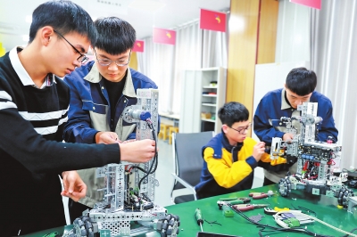 上海启动中央科创区机器人产业基地构建具身智能应用训练场(图1)