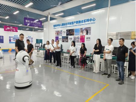 人形机器人半程马拉松赛实训营在北京开营