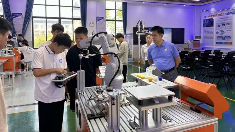 人形机器人“上岗潮”前夜数据采集训练场遍地开花(图1)