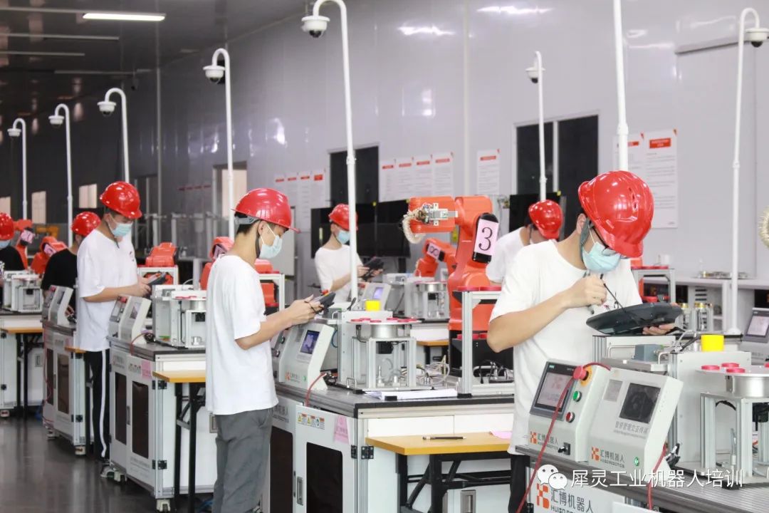 探营北京人形机器人半马实训(图1)