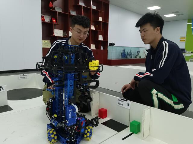 50分26秒！人形机器人打破人类“半马”世界纪录“闪电”速度背后行业如何再突破？(图1)