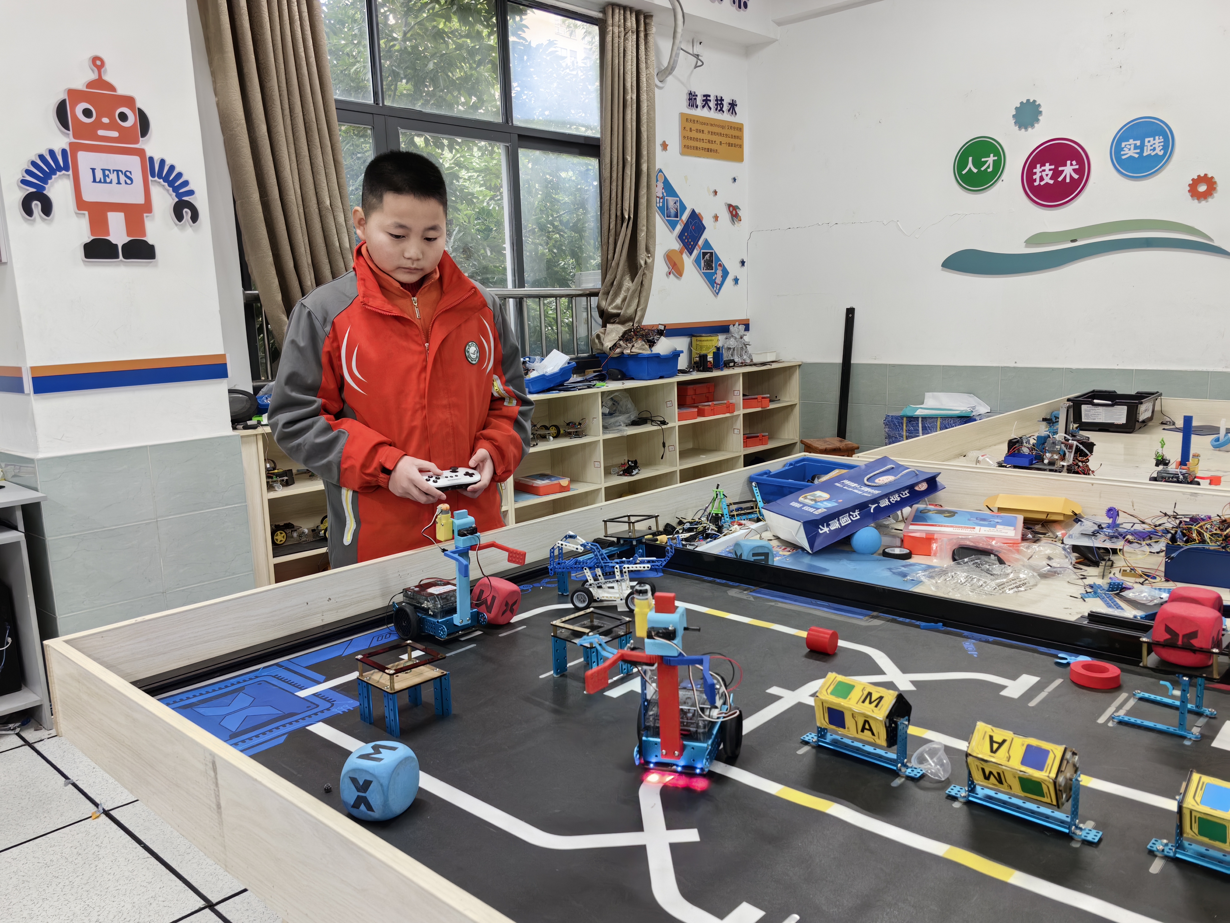 我校受邀出席2026智元全球合作伙伴大会签约成为“具身智能机器人产教融合基地”首批立项培育单位(图1)