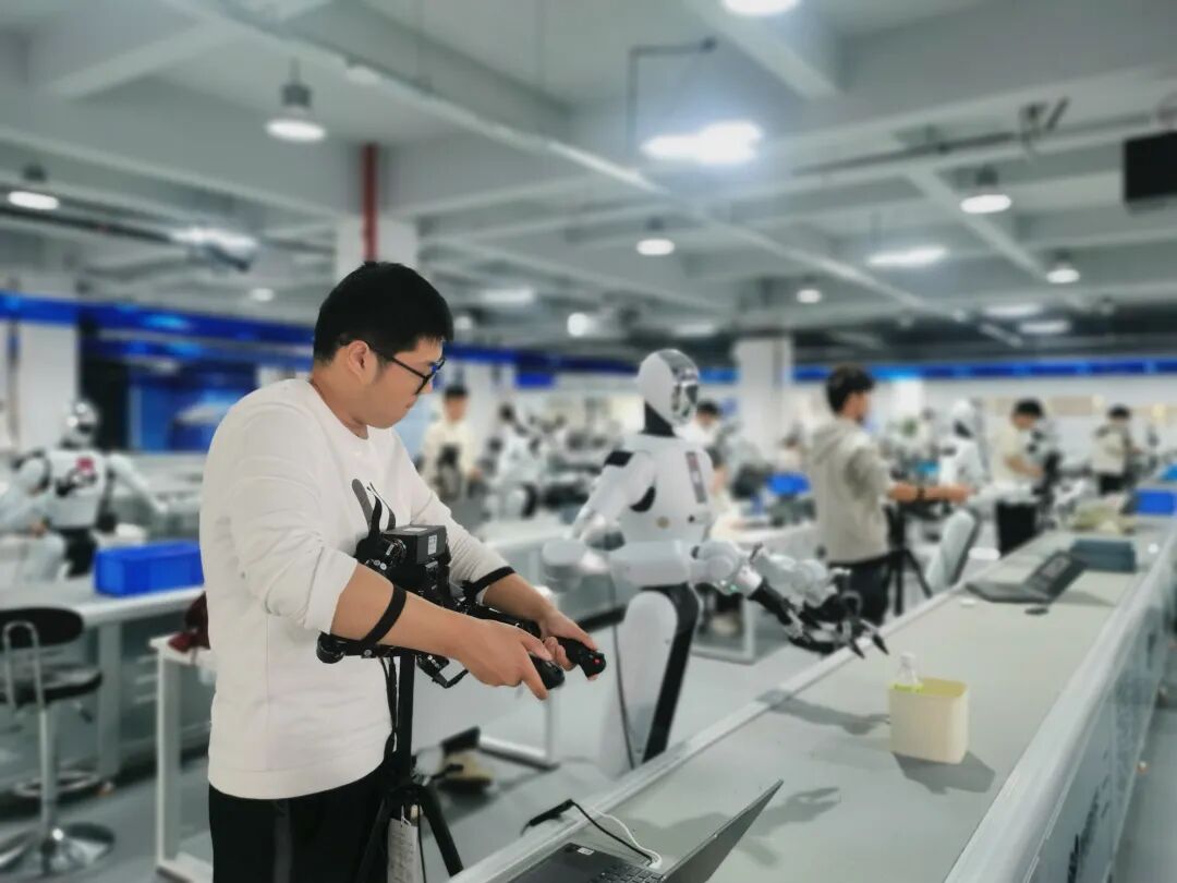 政策加持资本涌入人形机器人赛道热度攀升(图1)