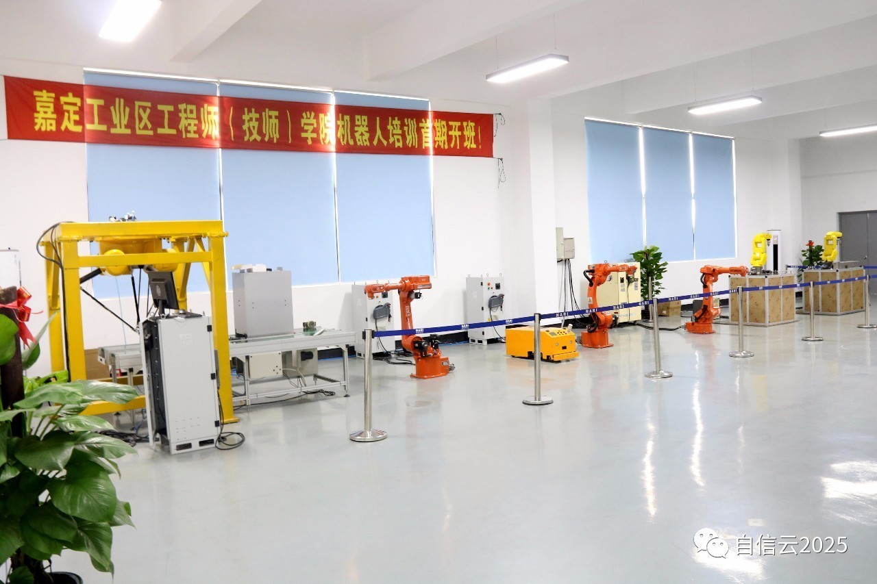探访国际交往地标汲取科创发展动能——怀柔区选调生开展4月学习交流活动(图1)